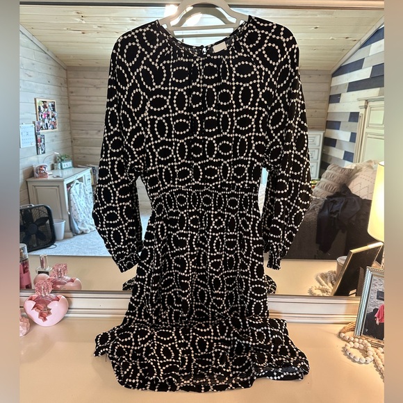 H&M Dresses & Skirts - H&M Black and White Dress